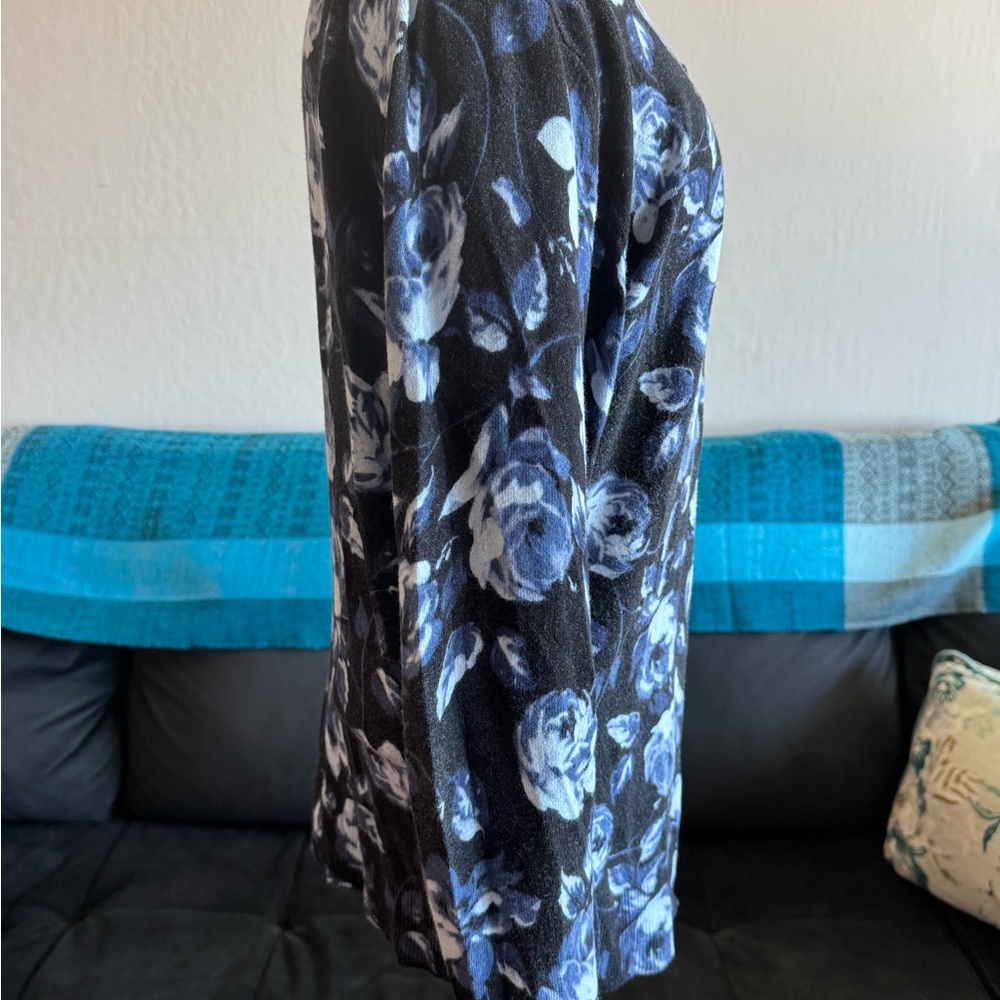 Black Floral Open Blazer Jacket with Blue Rose Print - Picture 5 of 10